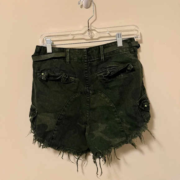 NWOT Free People Commander Cutoff Printed Shorts - Army - SIZE 2 - Picture 5 of 7